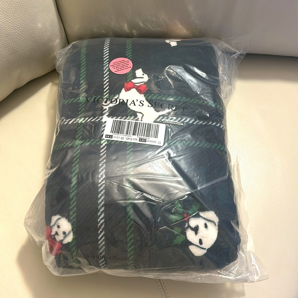 🐶 VICTORIA’S SECRET - PINK LOGO BRAND & DOG print SHERPA BLANKET - Picture 3 of 4